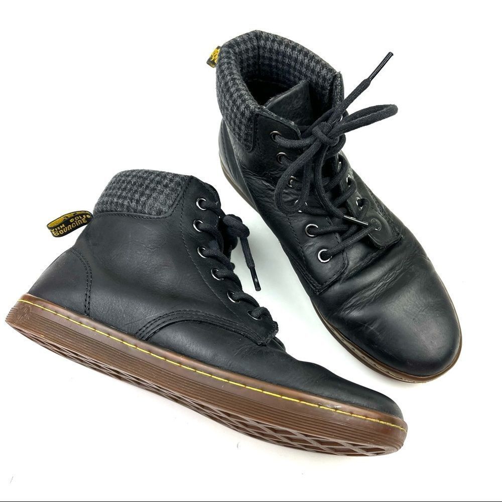 Dr. Martens Maelly black leather lace up booties size 8